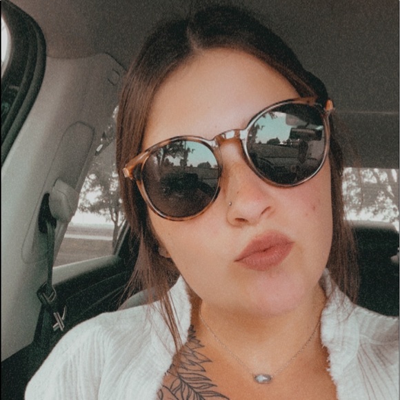 Meet your Posher, Karlee - Picture 2 of 6